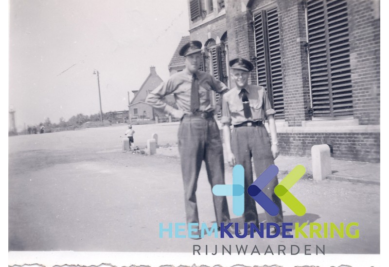 1950 Douane links Gerrit v-d laag rechts Loek... Coll. HKR